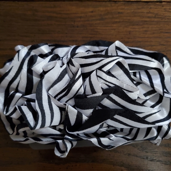 Six Pairs of Barrettes - Picture 4 of 8